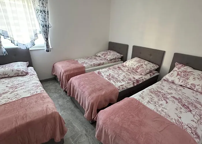 Feriehus Domek Nad Rzeka Zelazno (Klodzko)